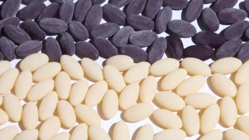 Two-tone purple and cream PHPS chewable softgels &mdash; functional gel candy for lutein ester, DHA, astaxanthin and oil-soluble nutritional fills